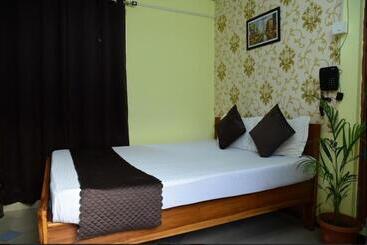 هتل Rowdralaya Residency