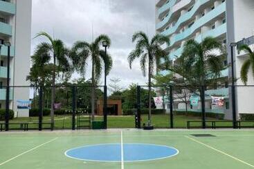 هتل The Residences At Commonwealth Quezon City By Snazzy Staycation