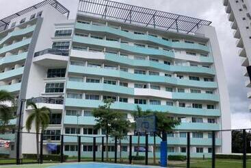 هتل The Residences At Commonwealth Quezon City By Snazzy Staycation