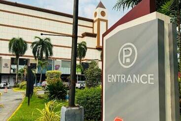 هتل The Residences At Commonwealth Quezon City By Snazzy Staycation
