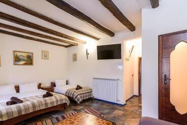 پانسیون Chalet Garibaldi   Total Chalets   Fully Catered