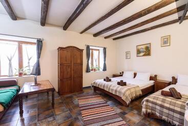 پانسیون Chalet Garibaldi   Total Chalets   Fully Catered