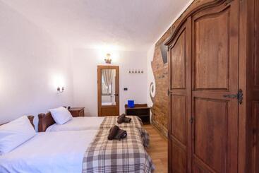 پانسیون Chalet Garibaldi   Total Chalets   Fully Catered