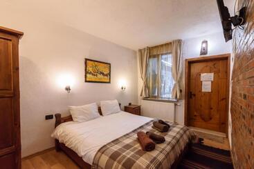 پانسیون Chalet Garibaldi   Total Chalets   Fully Catered