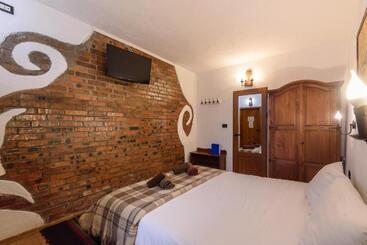 پانسیون Chalet Garibaldi   Total Chalets   Fully Catered