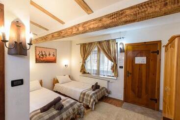 پانسیون Chalet Garibaldi   Total Chalets   Fully Catered
