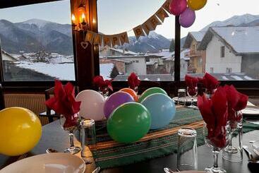 پانسیون Chalet Garibaldi   Total Chalets   Fully Catered