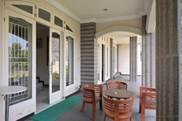 پانسیون D&d Bellevue Guest House