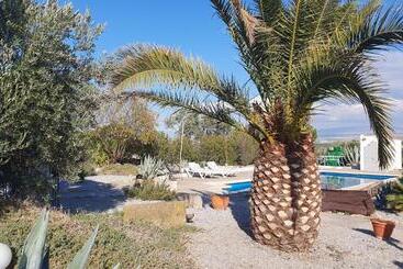 تختخواب و صبحانه Casa De La Familia Casa Rural
