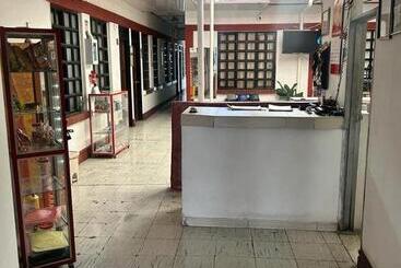 هتل Hospedaje Oasis Central