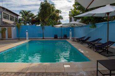 هتل Hôtel Les 12 Collines, Ivato Aéroport