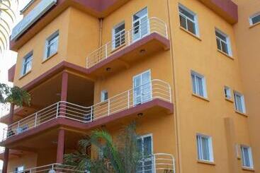 هتل Hôtel Les 12 Collines, Ivato Aéroport