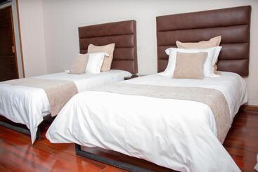 هتل Hôtel Les 12 Collines, Ivato Aéroport