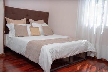 هتل Hôtel Les 12 Collines, Ivato Aéroport