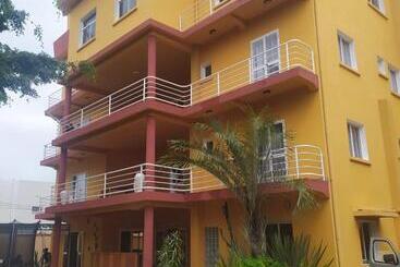 هتل Hôtel Les 12 Collines, Ivato Aéroport