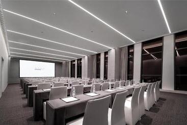 هتل Intercity Wuhan Cade Optics Valley