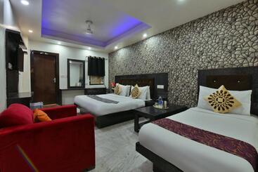 هتل Noida International Opposite Mercedes Showroom Noida Sector 11