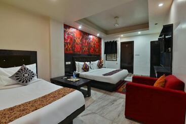 هتل Noida International   Opposite Mercedes Showroom Noida Sector 11