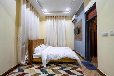 هتل The Legends Lodge