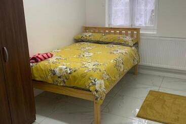 پانسیون Goodmayes Park Home