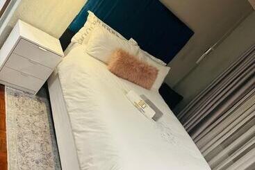 膳宿费 Icebolethu Guest House