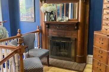 تختخواب و صبحانه Large Private Room With Queen Bed   2a