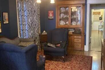 تختخواب و صبحانه Large Room With King Bed In The Lakeview   3a