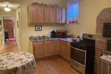 تختخواب و صبحانه Large Room With King Bed In The Lakeview   3a