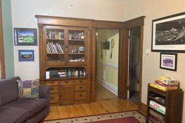 تختخواب و صبحانه Large Room With King Bed In The Lakeview   3a