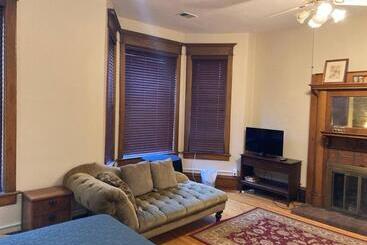 تختخواب و صبحانه Large Room With King Bed In The Lakeview   3a