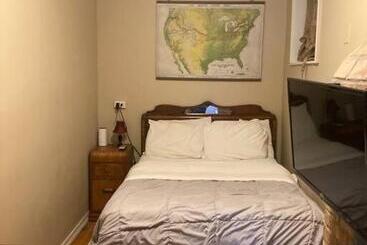 تختخواب و صبحانه Queen Bed With Private Bathroom In Lakeview   2e