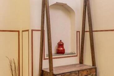 تختخواب و صبحانه Sum Jaipur