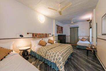 تختخواب و صبحانه Sum Jaipur