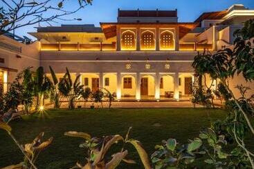 تختخواب و صبحانه Sum Jaipur