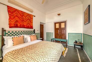 تختخواب و صبحانه Sum Jaipur