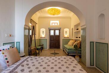 تختخواب و صبحانه Sum Jaipur