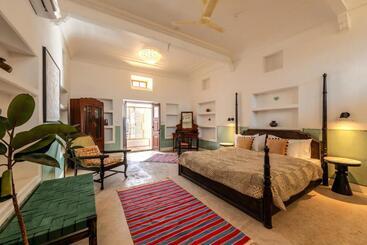 تختخواب و صبحانه Sum Jaipur