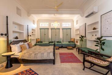 تختخواب و صبحانه Sum Jaipur