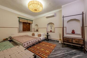 تختخواب و صبحانه Sum Jaipur