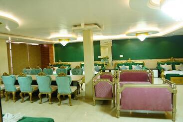 Отель Maharaja Dormitory