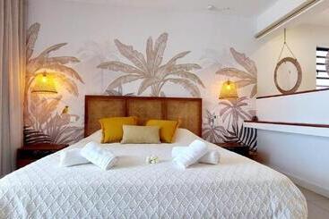 پانسیون Canari Waterfront Villas