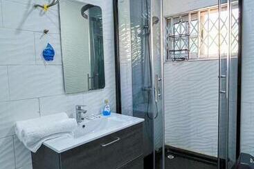 پانسیون Private Room In Ashongman   Accra #t001
