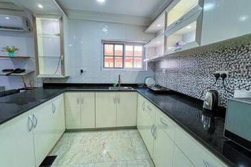 پانسیون Private Room In Ashongman   Accra #t001