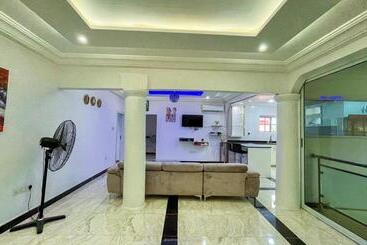 پانسیون Private Room In Ashongman   Accra #t001
