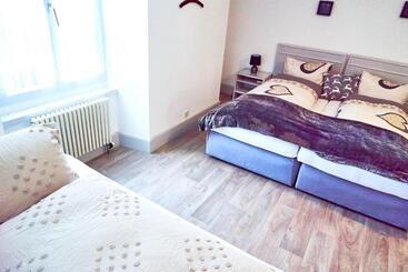 پانسیون Tripple Room With Bathroom