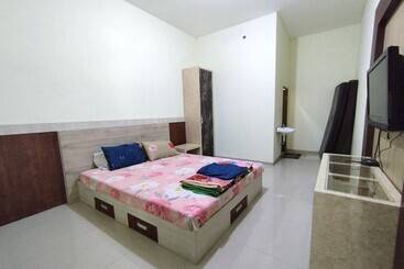 پانسیون Zahira Guesthouse Syariah