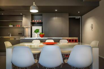Adele Apartment Hotel East Melbourne