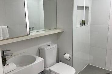 Adele Apartment Hotel East Melbourne