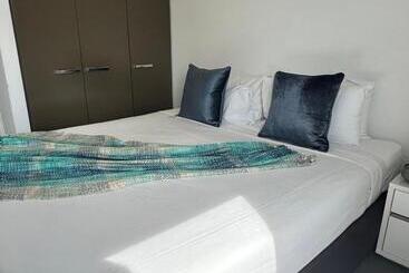 Adele Apartment Hotel East Melbourne
