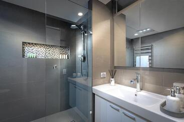 Adele Apartment Hotel East Melbourne
